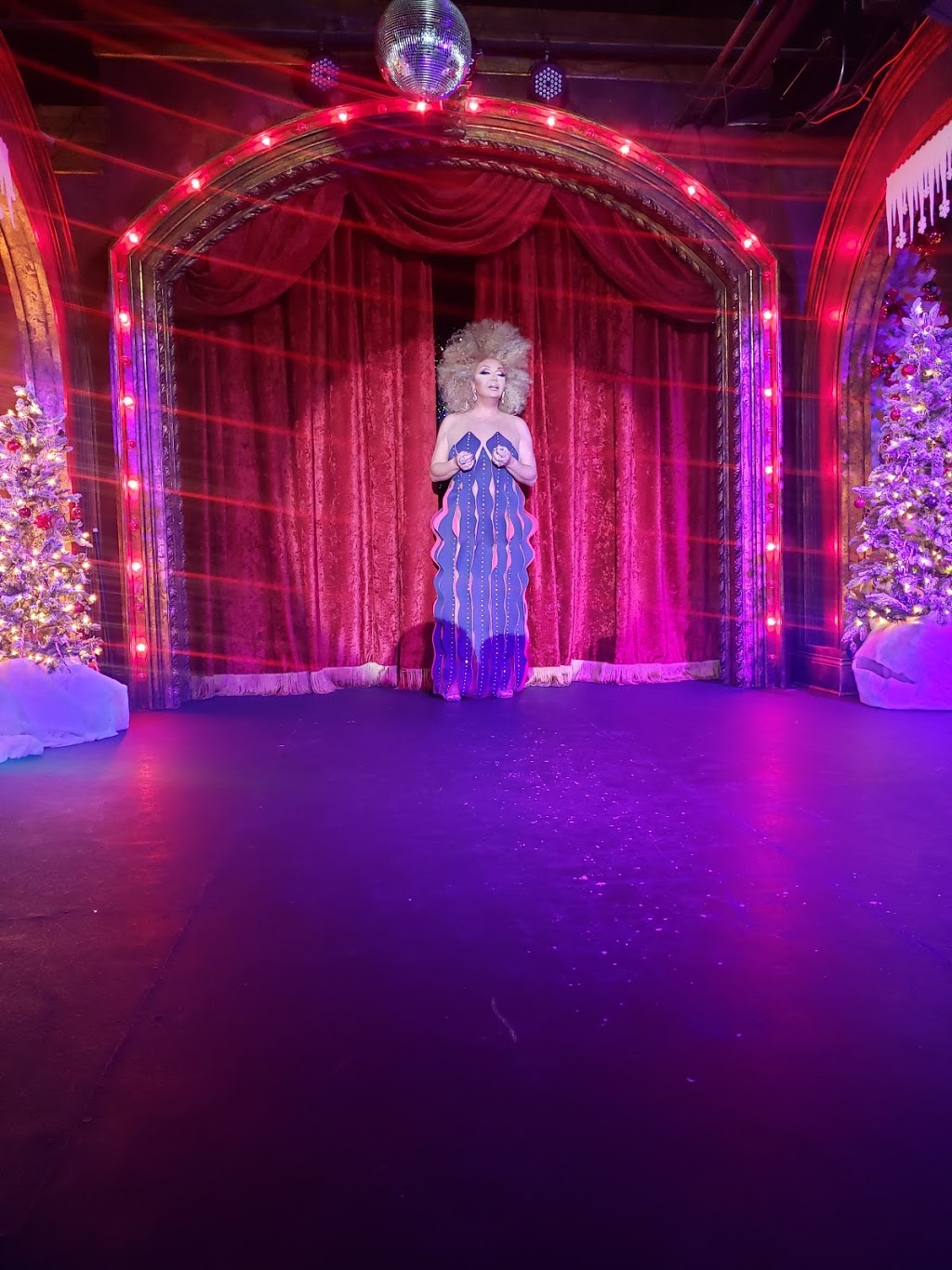 The Baton Show Lounge | night club | 4713 N Broadway, Chicago, IL 60640, USA | 3126445269 OR +1 312-644-5269