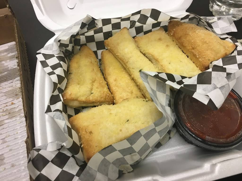 Chubby Charlies Pizza | restaurant | 6672 Cooley Lake Rd, Waterford Twp, MI 48327, USA | 2482424763 OR +1 248-242-4763