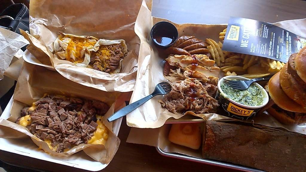Dickeys Barbecue Pit | restaurant | 23123 Woodward Ave, Ferndale, MI 48220, USA | 2485653355 OR +1 248-565-3355