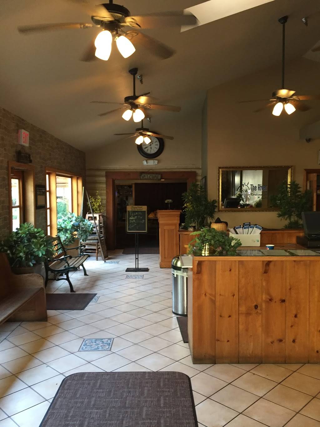The River Restaurant & Lounge | night club | 11134 CA-140, El Portal, CA 95318, USA | 2093792183 OR +1 209-379-2183