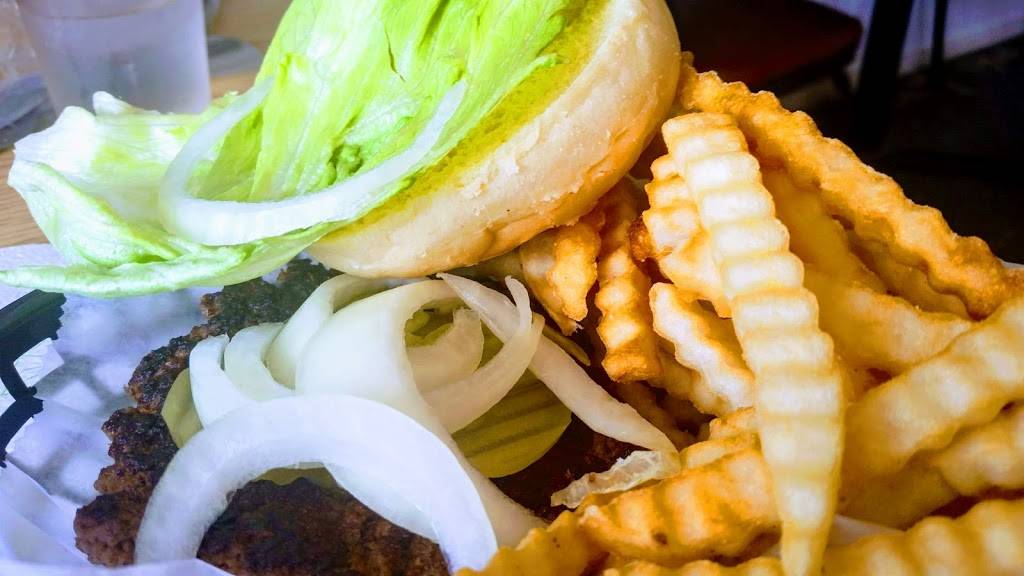 Smokin B | restaurant | 502 E Poplar St, Beecher City, IL 62414, USA | 6184875155 OR +1 618-487-5155