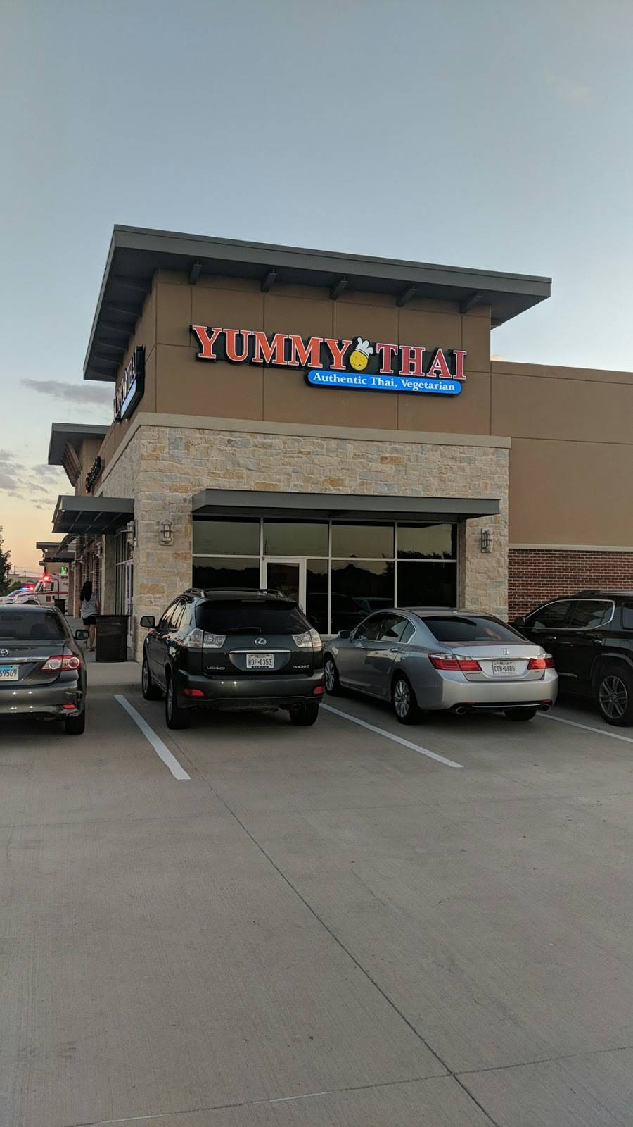 Yummy Thai Frisco Best Authentic Thai Sushi Food Restaurant TX | meal delivery | 12005 Dallas Pkwy #300, Frisco, TX 75034, USA | 4693881270 OR +1 469-388-1270