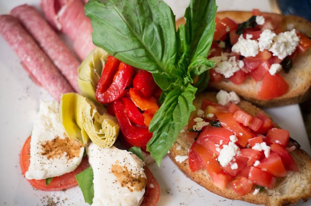 Crispignas Restaurant | restaurant | 1213 Ludington St, Escanaba, MI 49829, USA | 9067861213 OR +1 906-786-1213