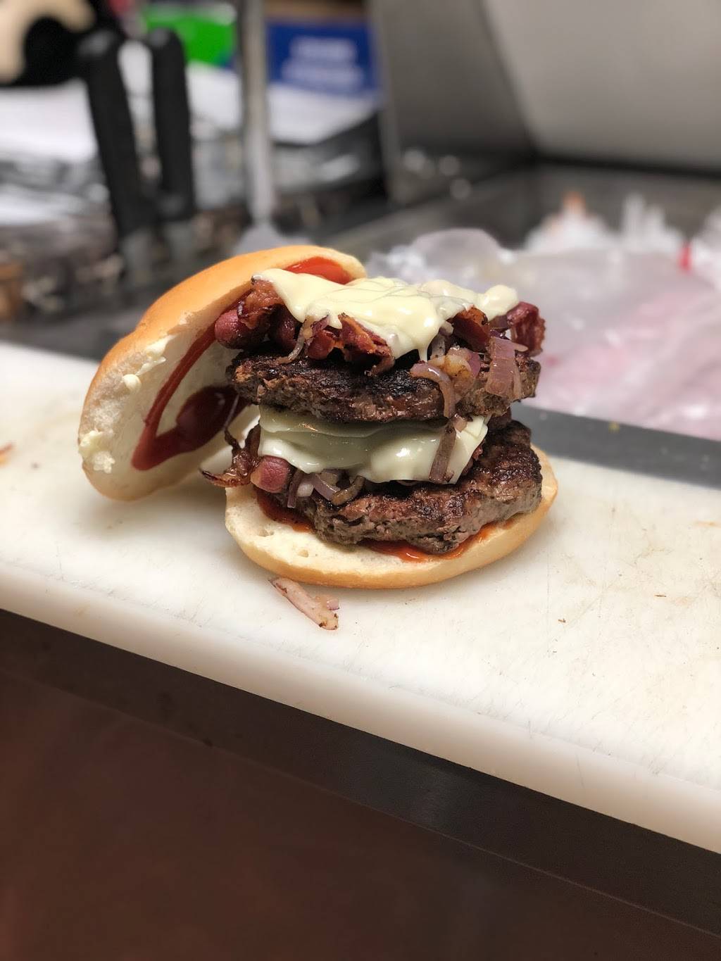 Bella Ts Pizza | restaurant | 2900 Levick St, Philadelphia, PA 19149, USA | 2155333100 OR +1 215-533-3100