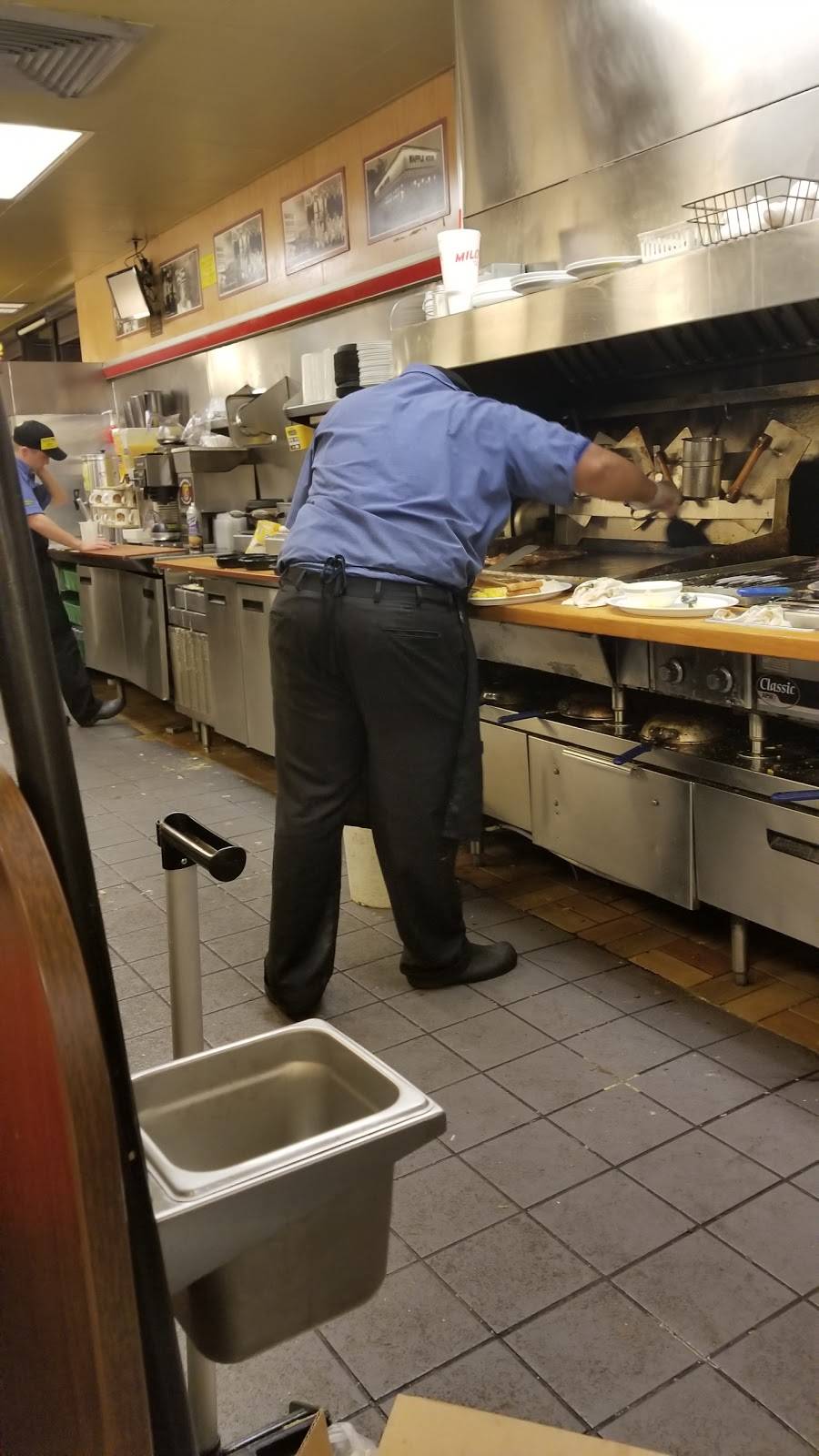 Waffle House | meal takeaway | 5419 Hwy 280 South, Birmingham, AL 35244, USA | 2059951370 OR +1 205-995-1370