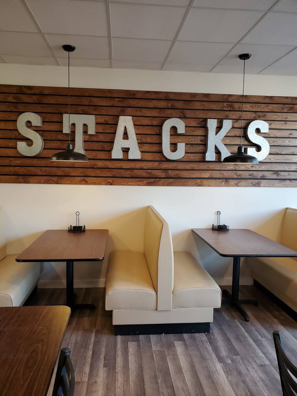 Stacks pancake house | restaurant | 1661 Grant St, Bettendorf, IA 52722, USA | 5633458000 OR +1 563-345-8000