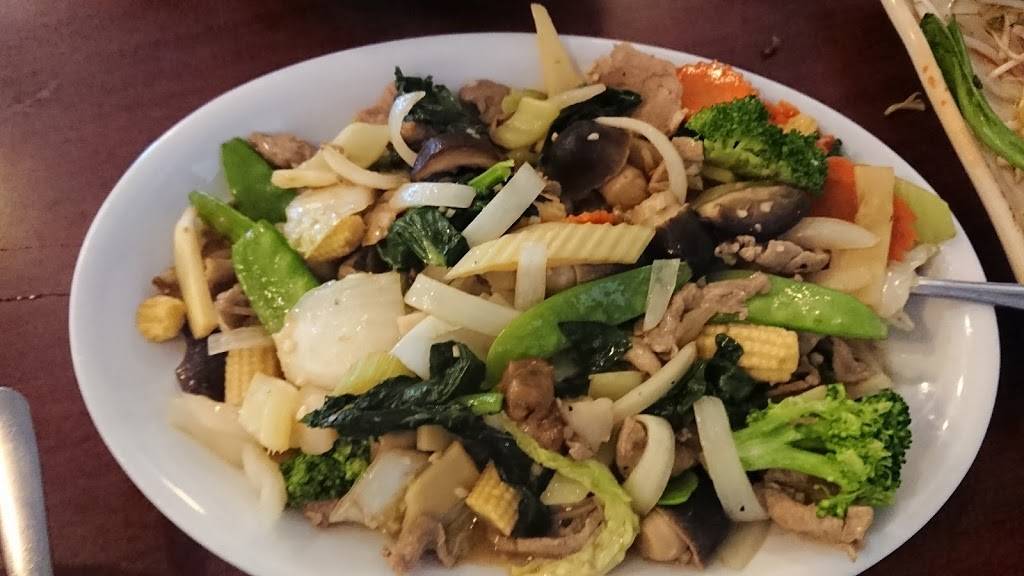 Thang Long Thai & Vietnamese | restaurant | 27641 John R Rd, Madison Heights, MI 48071, USA | 2485476763 OR +1 248-547-6763