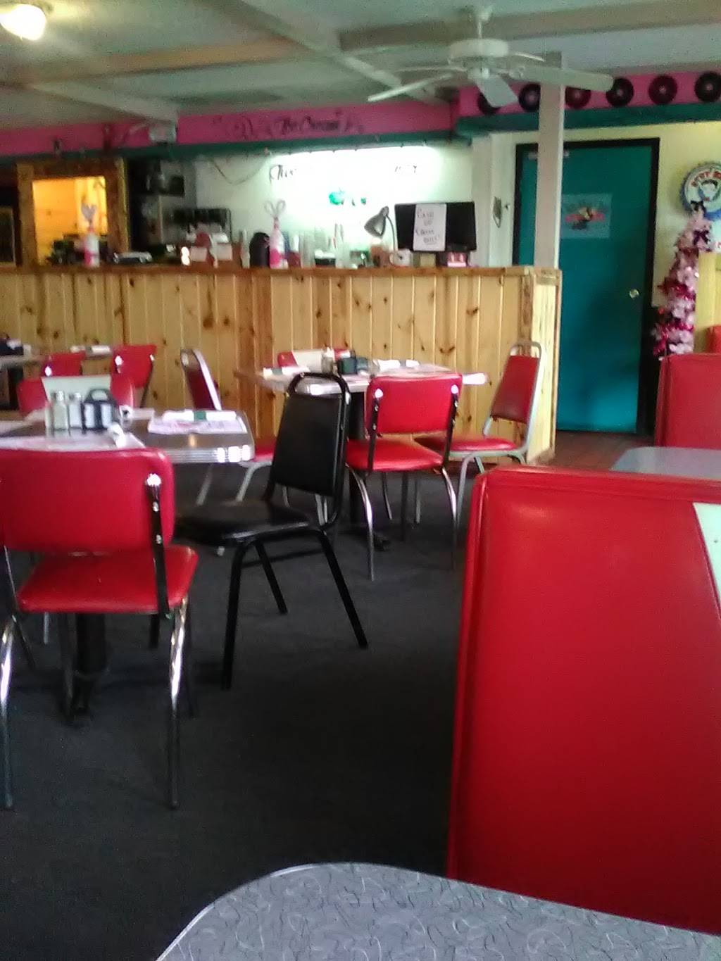 Tweedle Dees | restaurant | 720 IN-25, Rochester, IN 46975, USA | 5742237898 OR +1 574-223-7898