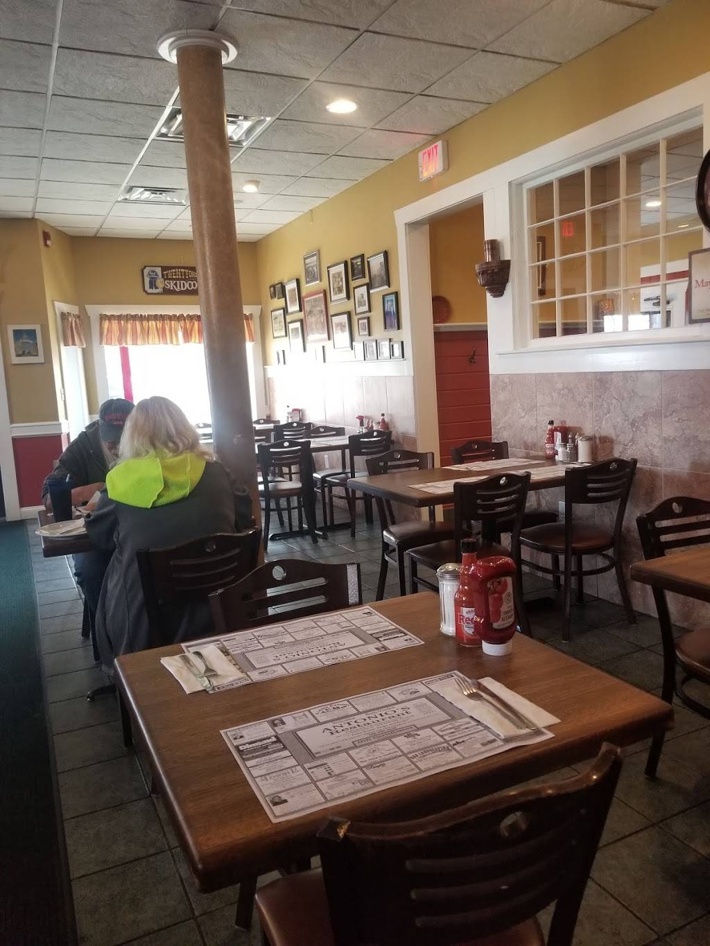 Antonios Restaurant | restaurant | 267 Coggeshall St, New Bedford, MA 02746, USA | 5089903636 OR +1 508-990-3636