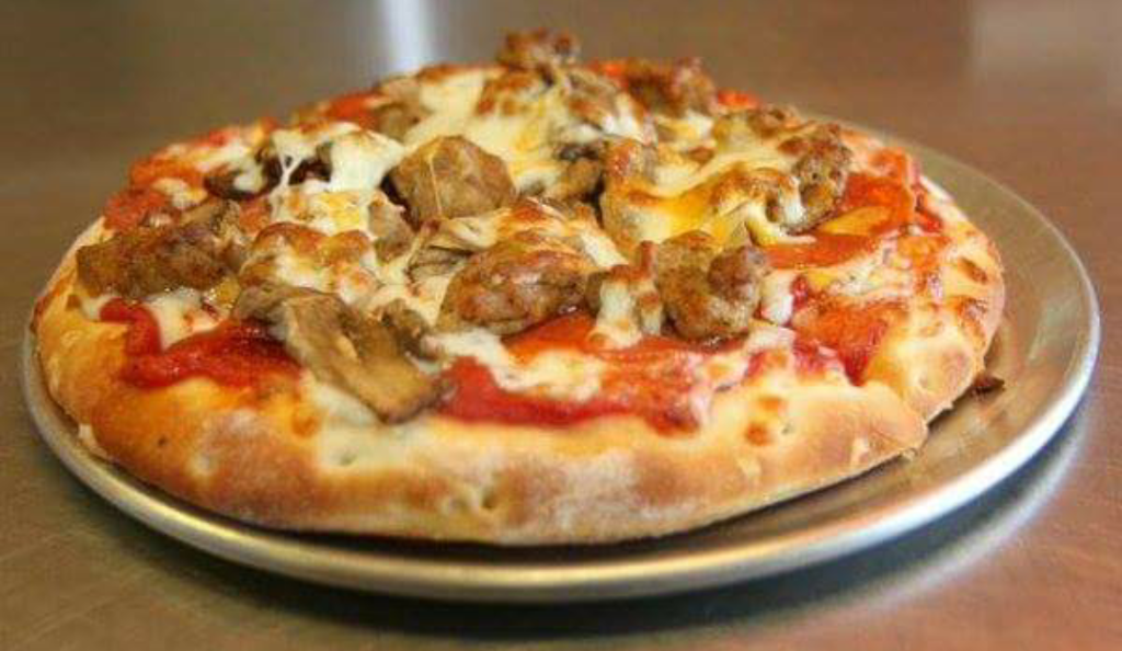 Annas Pizza & Pasta | restaurant | 101 S Benton St, Winnebago, IL 61088, USA | 8153351065 OR +1 815-335-1065