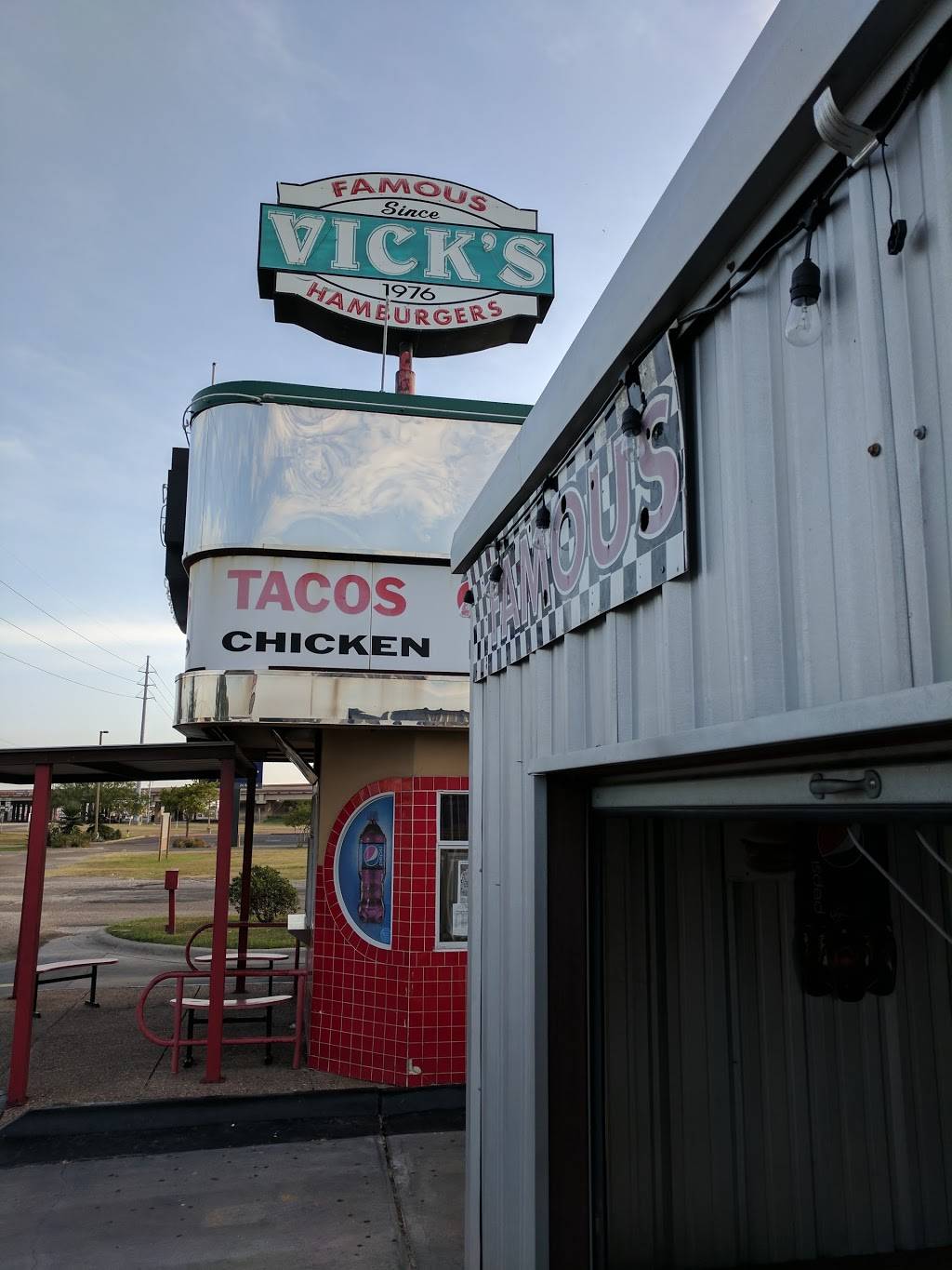 Vicks Famous Hamburgers | restaurant | 4989 Ayers St, Corpus Christi, TX 78415, USA | 3618519099 OR +1 361-851-9099