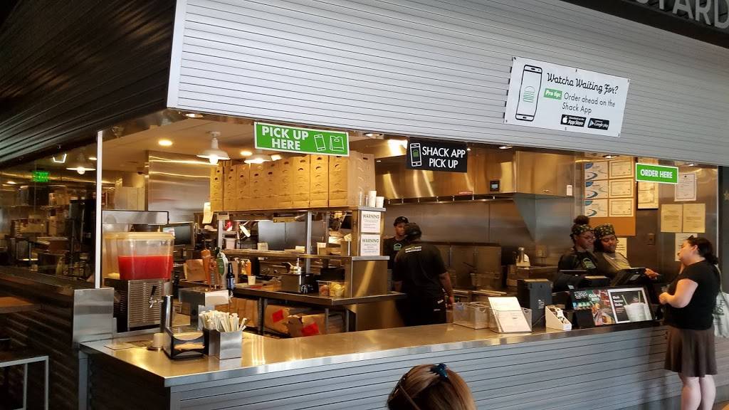Shake Shack | restaurant | 226 Legacy Pl, Dedham, MA 02026, USA | 7814897330 OR +1 781-489-7330
