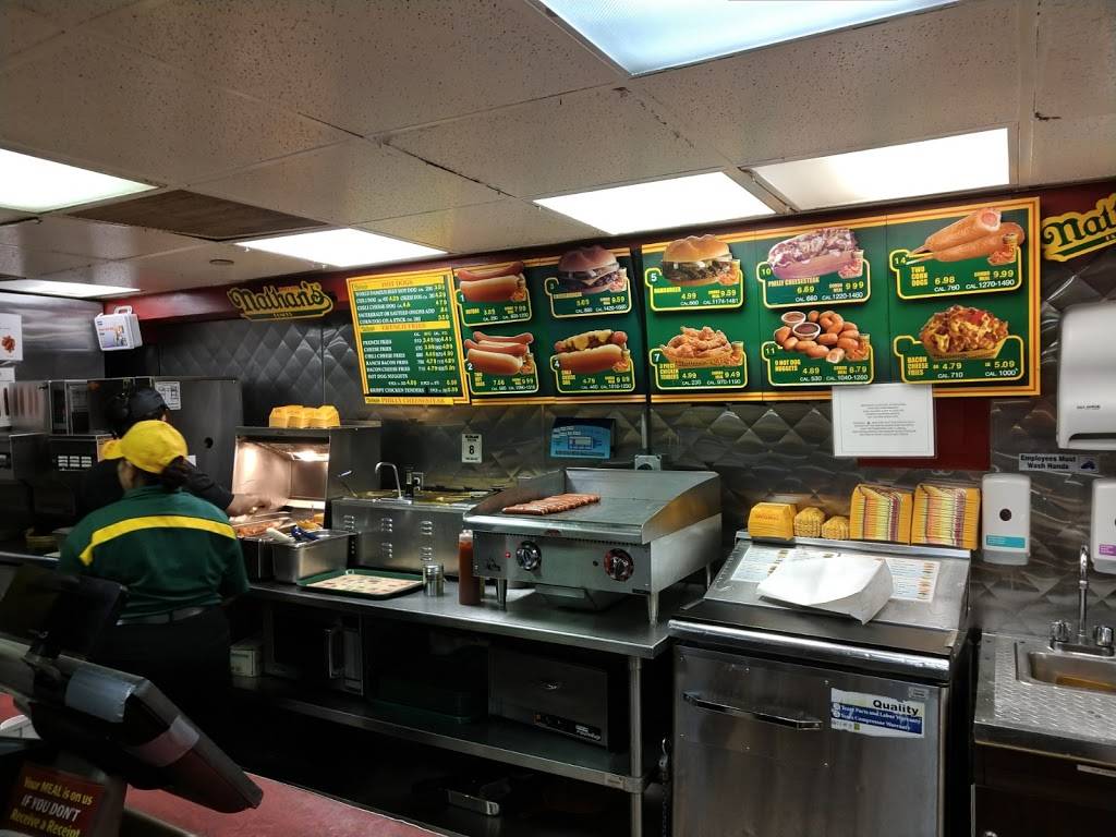 Nathans Famous | restaurant | 2 Pennsylvania Plaza, New York, NY 10121, USA | 2126300320 OR +1 212-630-0320
