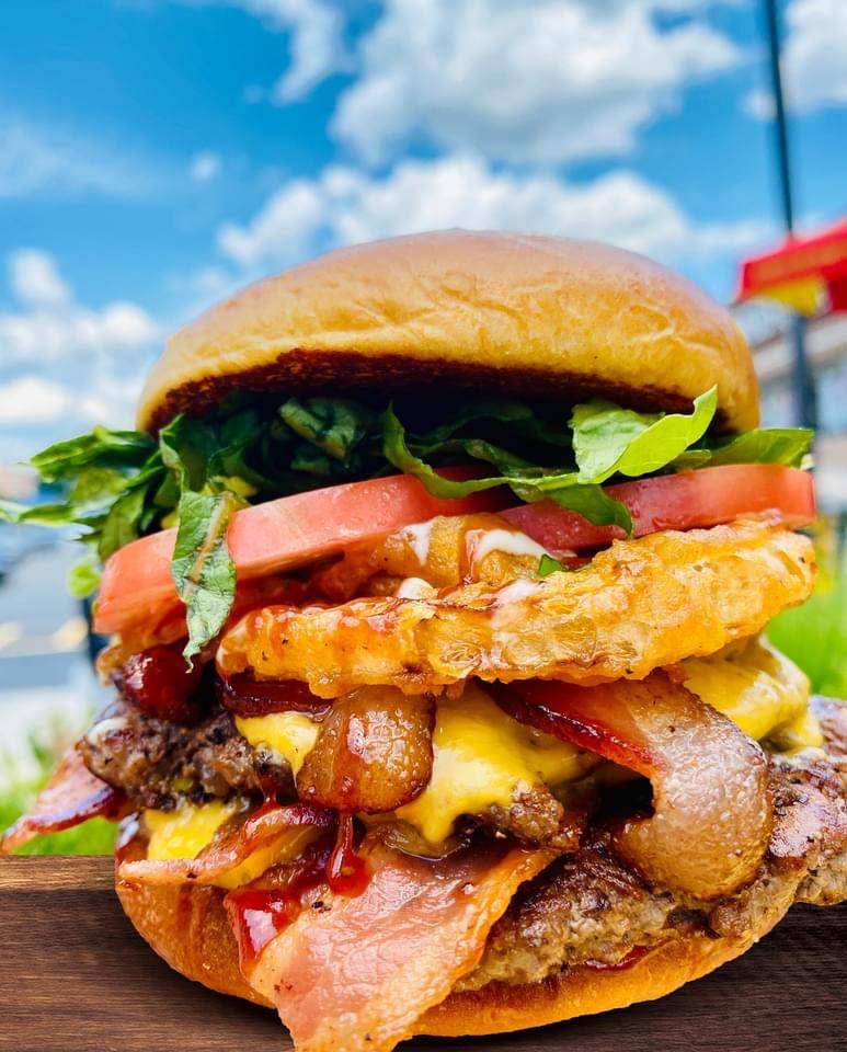 Nathans Famous | restaurant | 100 Twin River Rd, Lincoln, RI 02865, USA | 4014758552 OR +1 401-475-8552