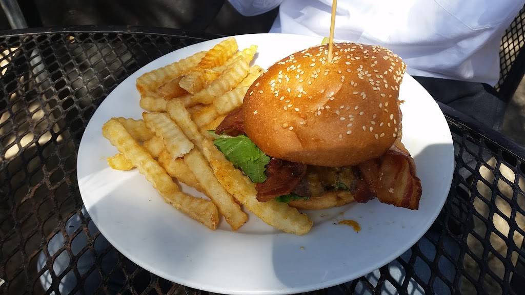 Front Page News Patio Bar & Grill | restaurant | 351 Moreland Ave NE, Atlanta, GA 30307, USA | 4044757777 OR +1 404-475-7777