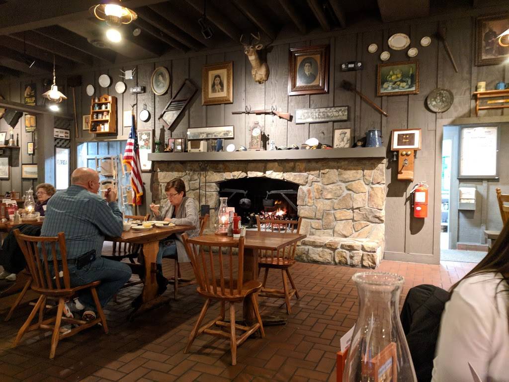 Cracker Barrel Old Country Store | restaurant | 1520 E, FL-50, Clermont, FL 34711, USA | 3522439608 OR +1 352-243-9608