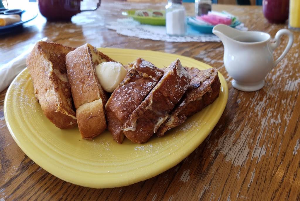 Simply Celias | restaurant | 142 S Main St, Wayland, MI 49348, USA | 2693971737 OR +1 269-397-1737