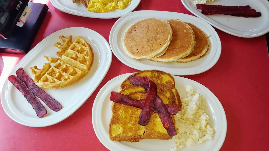 Friendlys | restaurant | 145 Housatonic St, Lee, MA 01238, USA | 4132433535 OR +1 413-243-3535