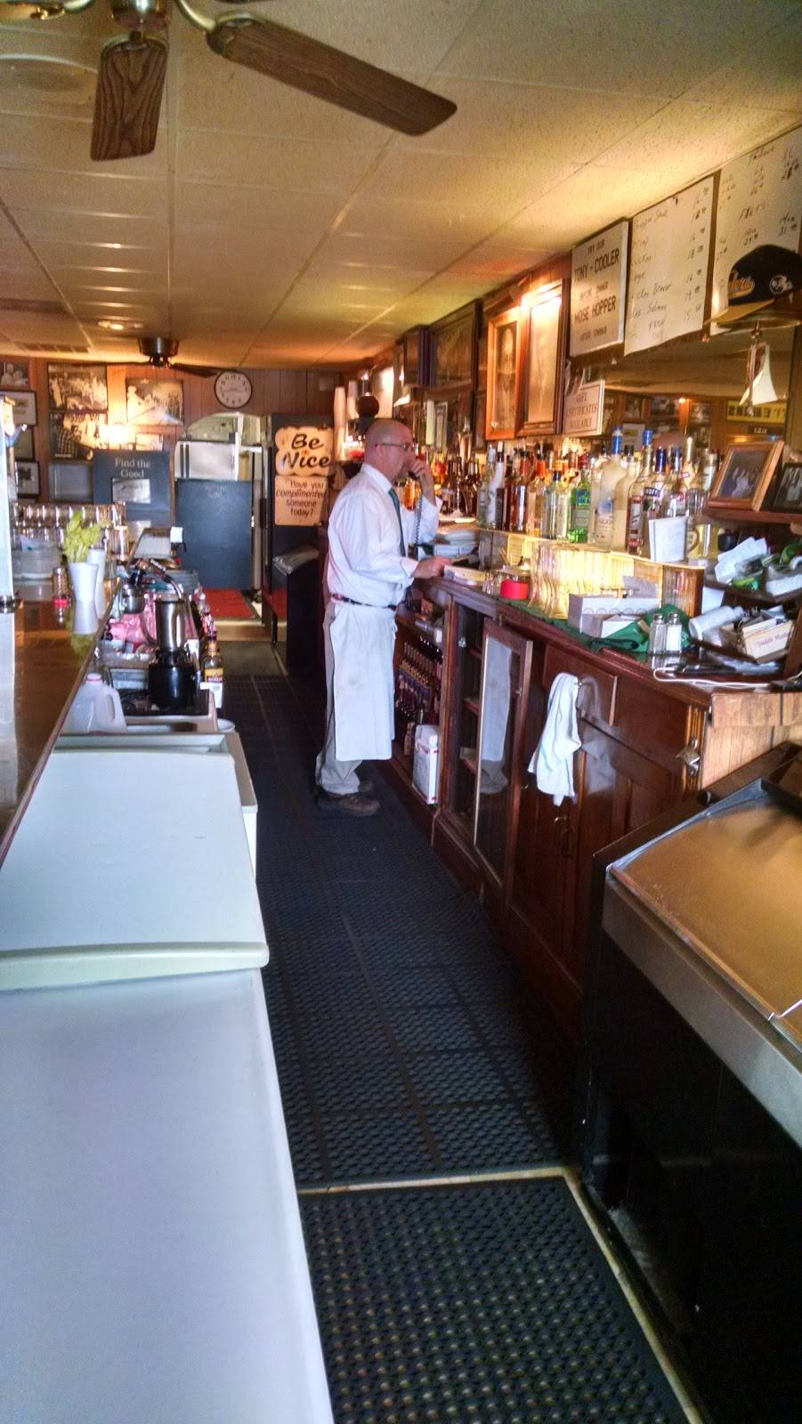 Sams Place | restaurant | 230 Washington St, Blakeslee, OH 43505, USA | 4192722222 OR +1 419-272-2222