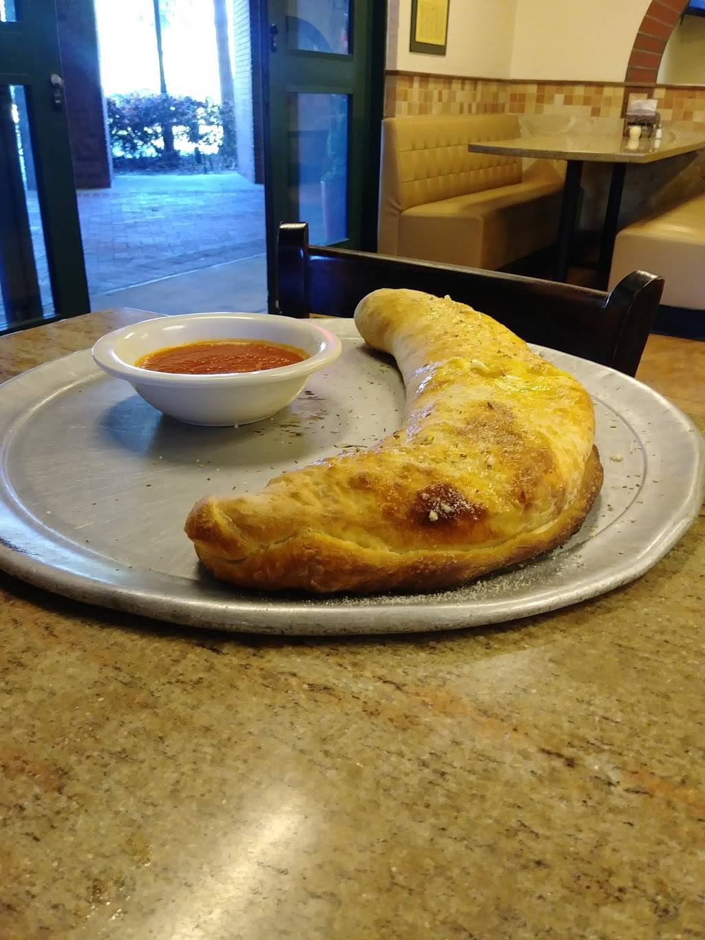 Strombolis Pizza | restaurant | 801 S University Dr, Plantation, FL 33324, USA | 9544722167 OR +1 954-472-2167