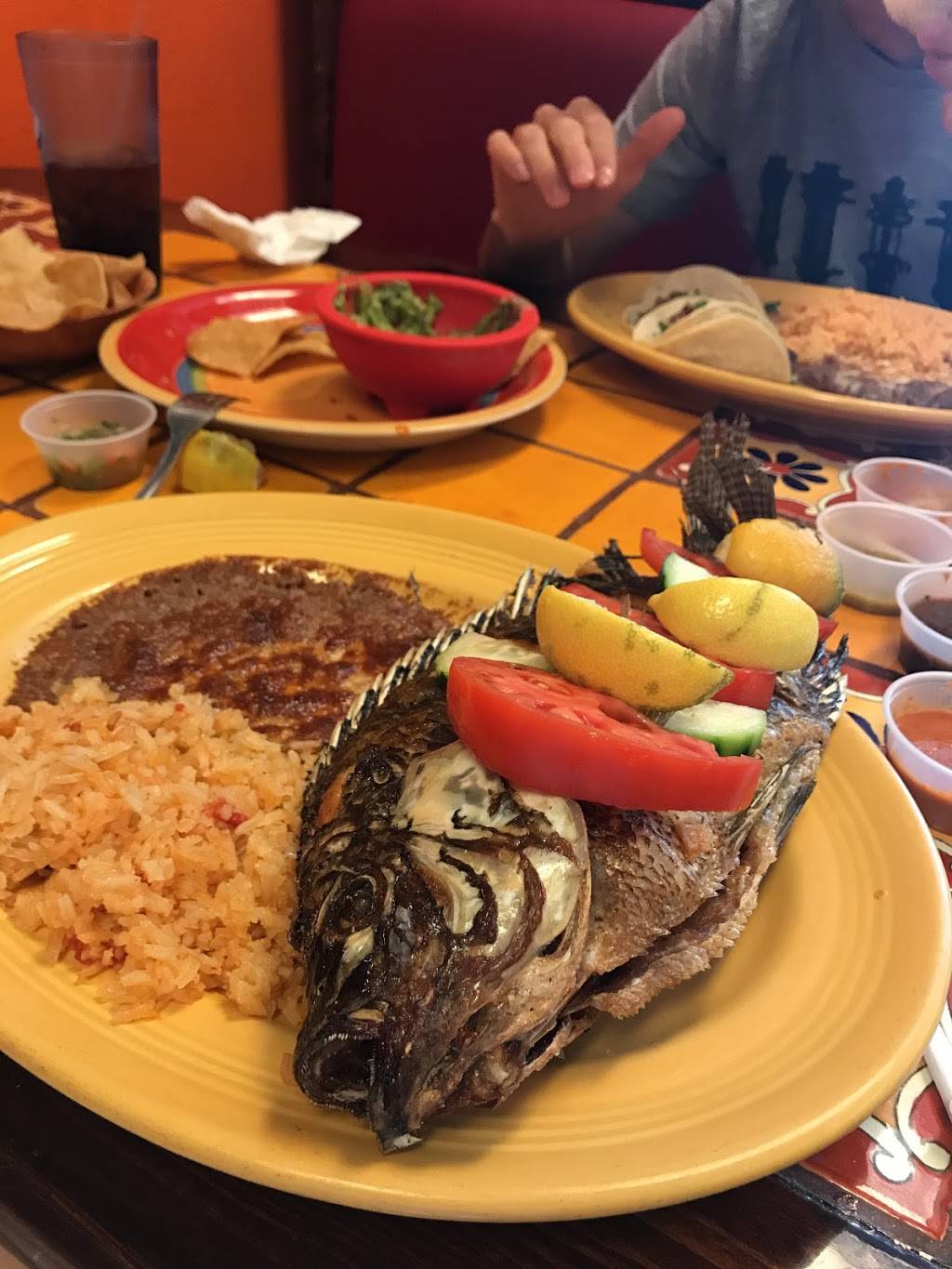 Tacos Las Salsas | restaurant | 10818 Rosedale Hwy, Bakersfield, CA 93312, USA | 6618292014 OR +1 661-829-2014