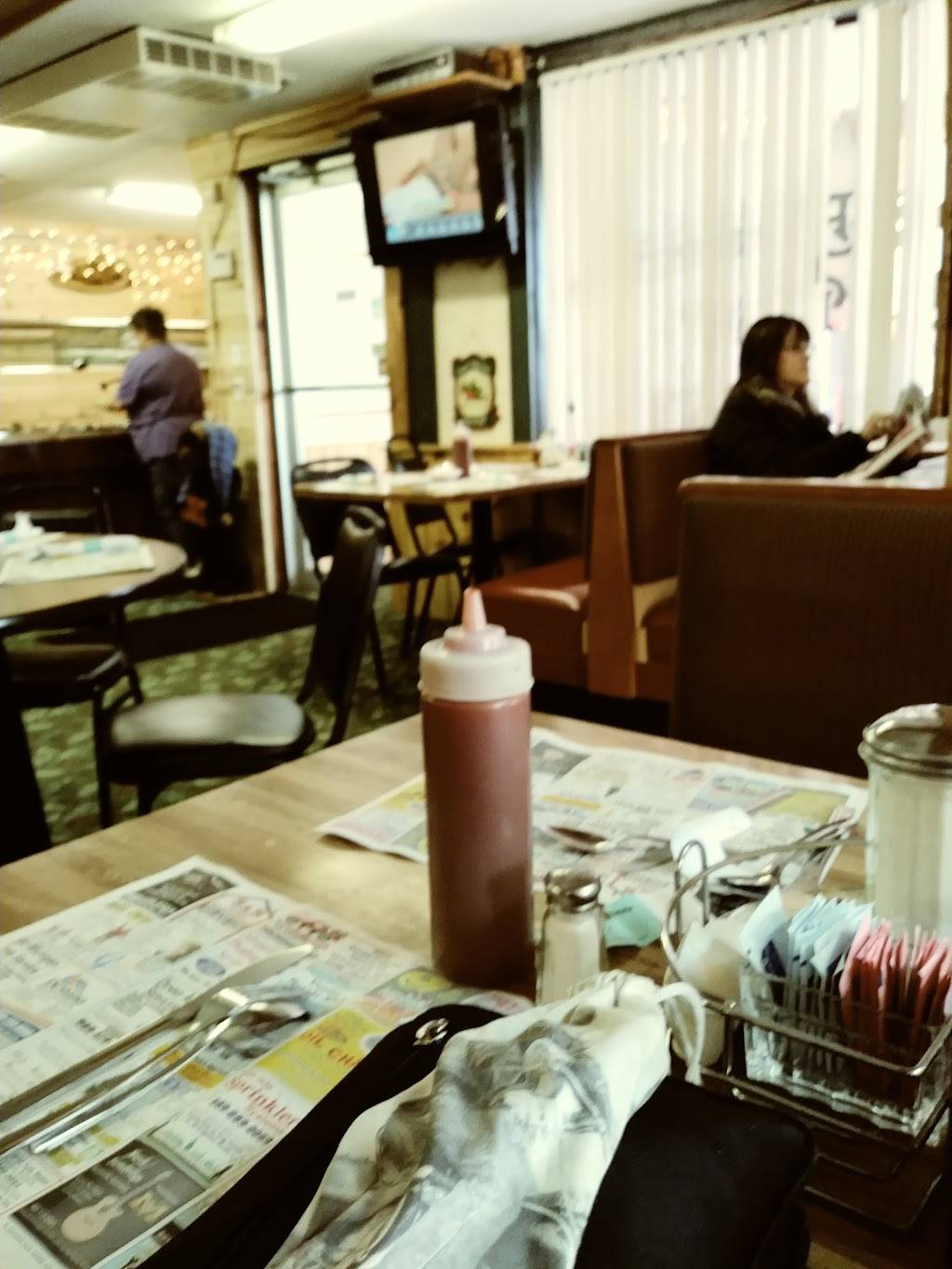 Family Diner | restaurant | 711 N Silverleaf St, Gladwin, MI 48624, USA | 9894268141 OR +1 989-426-8141