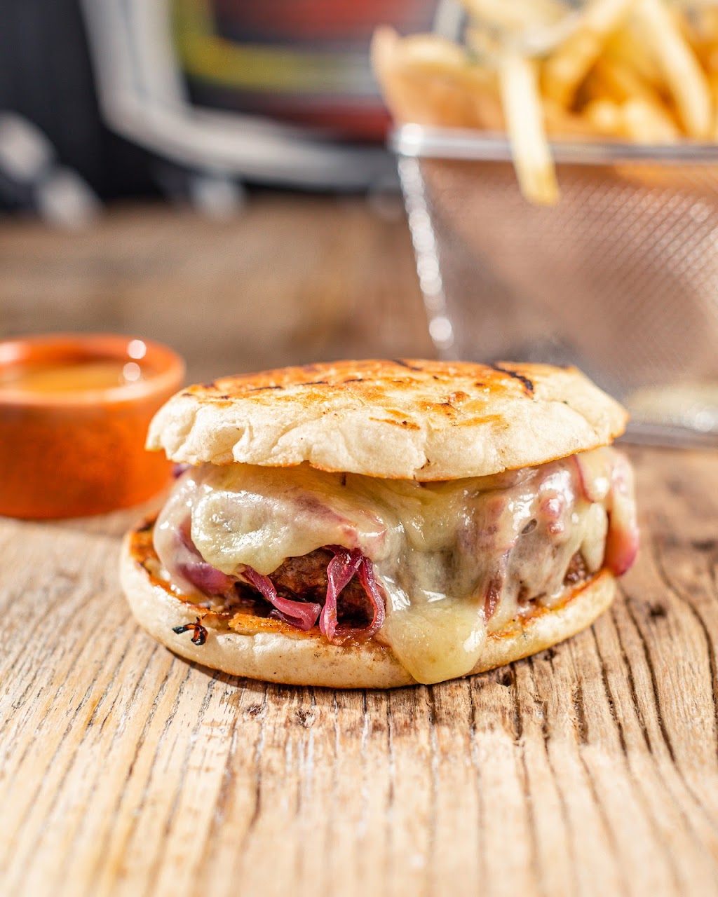 LoLa Burger | restaurant | 11 Fan Pier Boulevard, Boston, MA 02210, USA | 6179363170 OR +1 617-936-3170