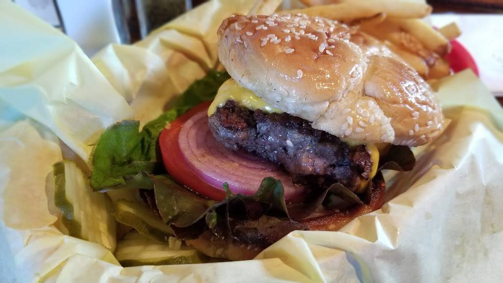 Rockys Crown Pub | restaurant | 3786 Ingraham St, San Diego, CA 92109, USA | 8582739140 OR +1 858-273-9140