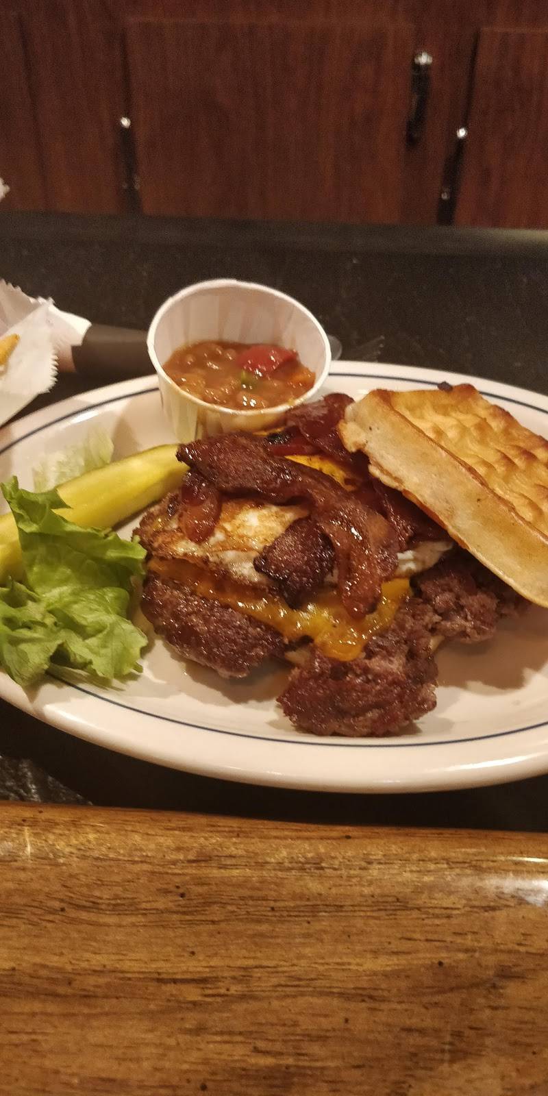 The Worlds End Craft Burger Bar | restaurant | 16420 13 Mile Rd, Roseville, MI 48066, USA | 5867753764 OR +1 586-775-3764