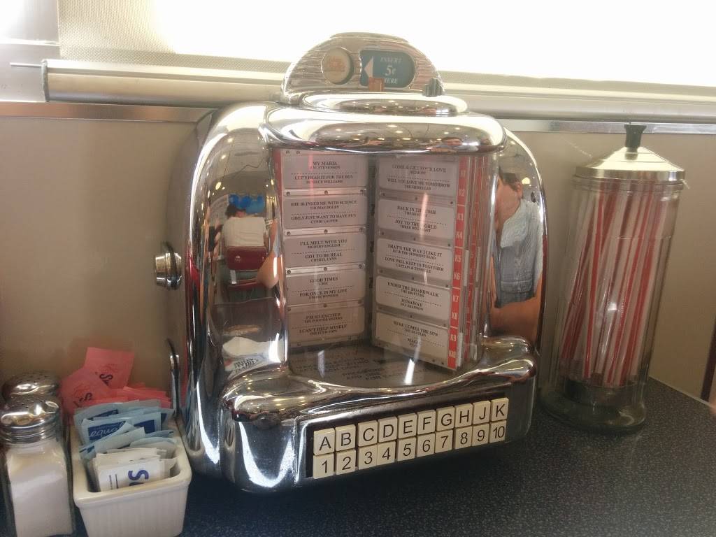 Johnny Rockets | restaurant | 2800 N Main St, Santa Ana, CA 92705, USA | 6572125599 OR +1 657-212-5599