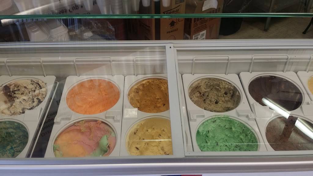 Brick Oven Pizza | restaurant | 21 N Kringle Pl, Santa Claus, IN 47579, USA | 8129372311 OR +1 812-937-2311