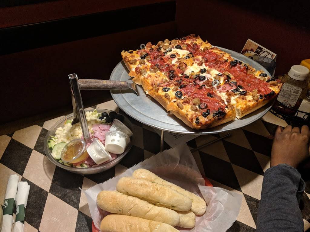 Shields Restaurant Bar Pizzeria | restaurant | 25101 Telegraph Rd, Southfield, MI 48034, USA | 2483562720 OR +1 248-356-2720