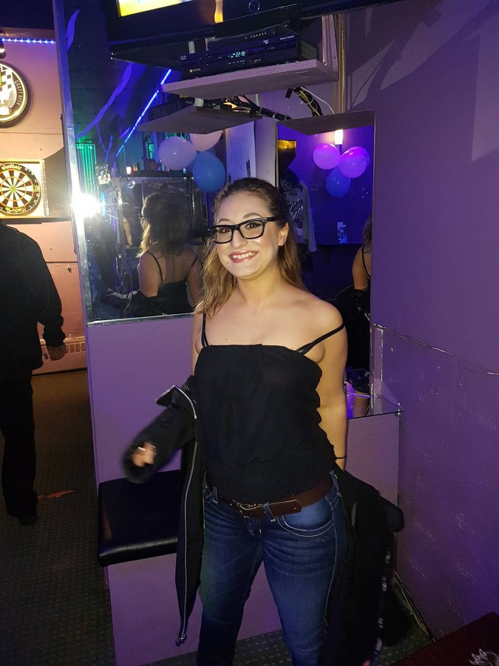 Bar LExcuse | night club | 1395 Av Dollard, LaSalle, QC H8N 1T3, Canada | 5143661363 OR +1 514-366-1363