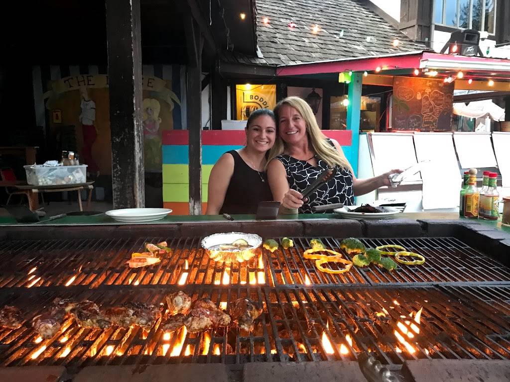 Tiki Bar At Spring Mountain | restaurant | 757 Spring Mt Rd, Schwenksville, PA 19473, USA | 6102873233 OR +1 610-287-3233