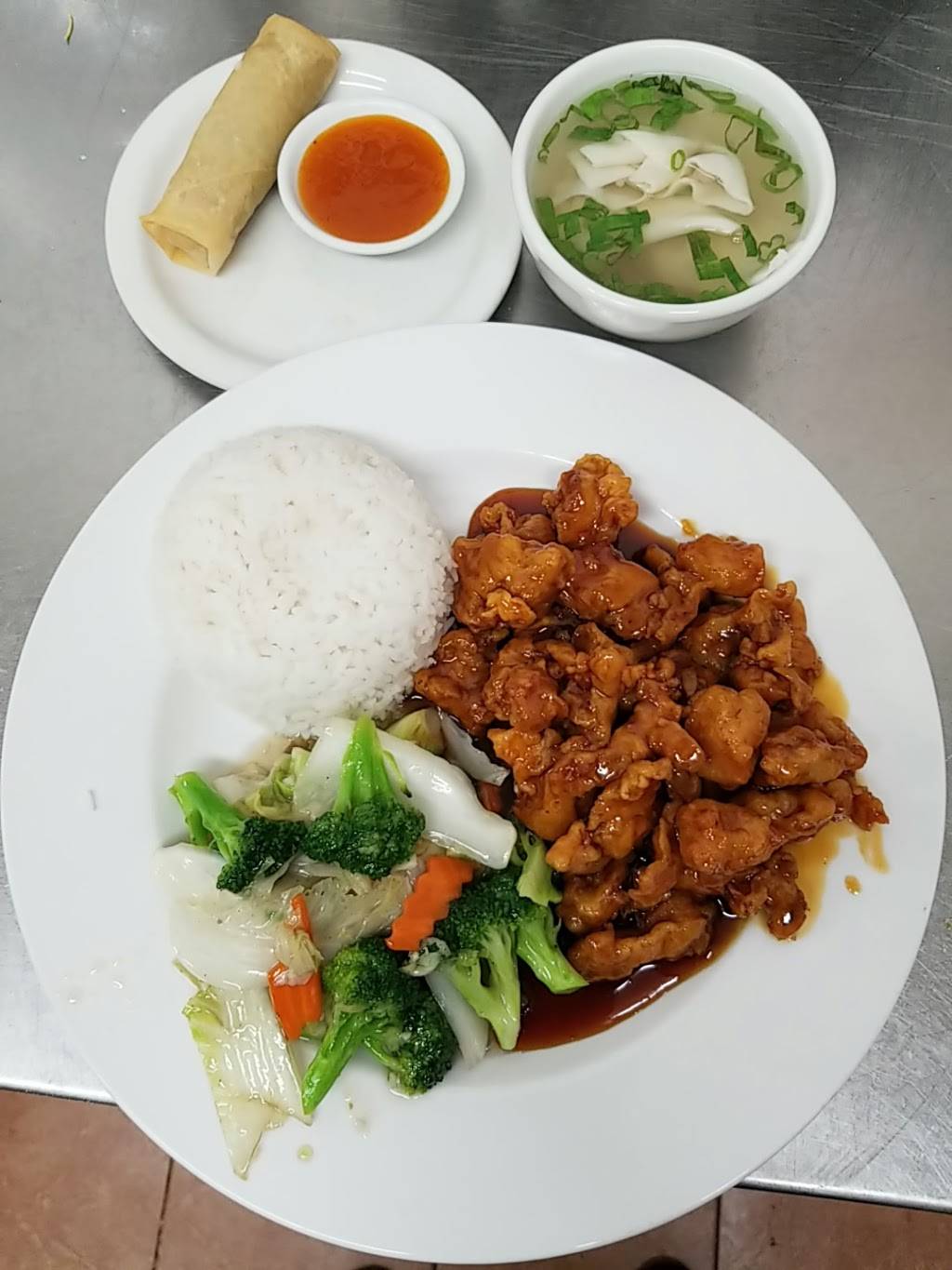 Restaurant Dong Sheng | restaurant | 6690 Avenue de Darlington, Montréal, QC H3S 1J5, Canada | 5147382986 OR +1 514-738-2986