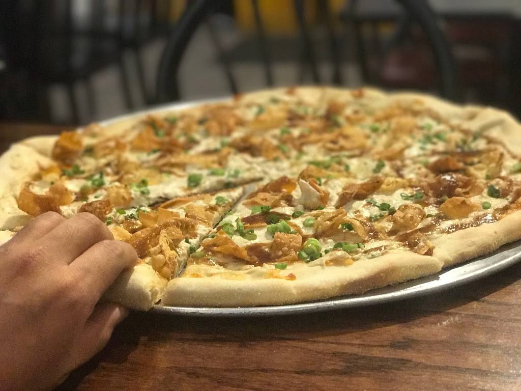 Big Gs Pizza | restaurant | 3716 N Clark St, Chicago, IL 60613, USA | 7732812444 OR +1 773-281-2444