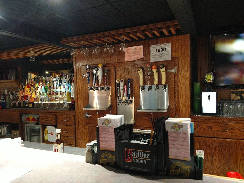 Charlies Bar & Grill | restaurant | 116 Lansing Rd, Potterville, MI 48876, USA | 5176452590 OR +1 517-645-2590