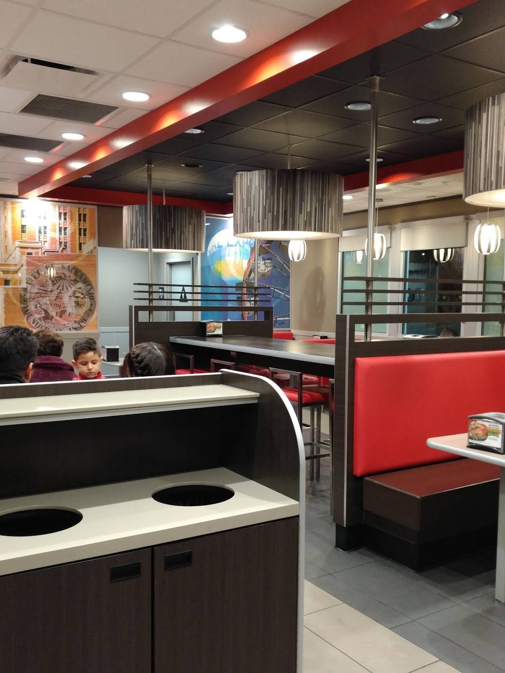 Carls Jr. | restaurant | 5501 Freeport Blvd, Sacramento, CA 95822, USA | 9164528976 OR +1 916-452-8976