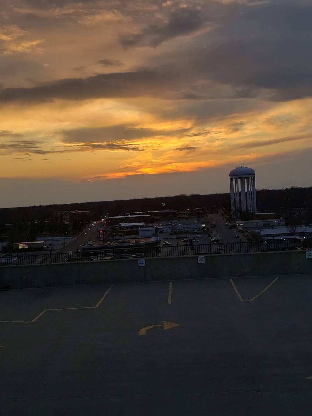 Billiards on Broadway | restaurant | 514 E Broadway, Columbia, MO 65201, USA | 5734490116 OR +1 573-449-0116