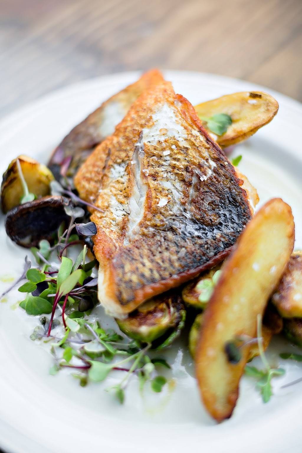 Farmhouse on North | restaurant | 117 North Ave, Barrington, IL 60010, USA | 8473873408 OR +1 847-387-3408