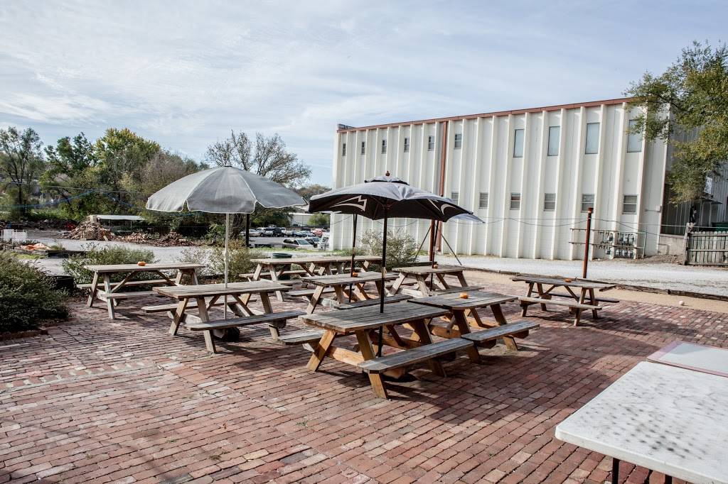 Woodyard Bar-B-Que | restaurant | 3001 Merriam Ln, Kansas City, KS 66106, USA | 9133628000 OR +1 913-362-8000