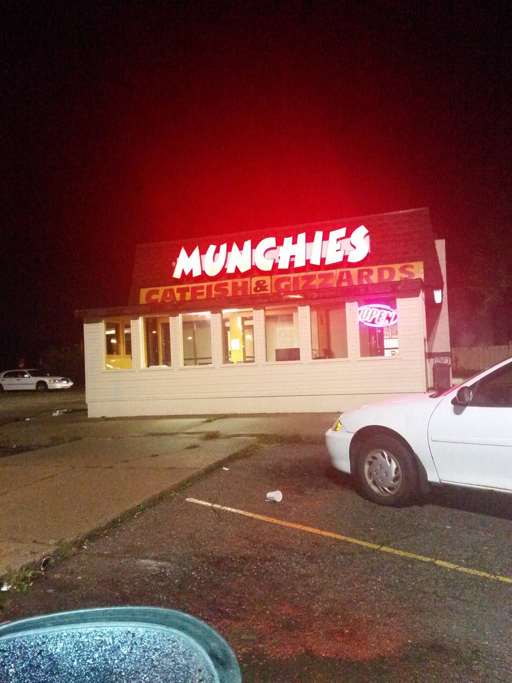 Munchies | restaurant | 4100 S Martin Luther King Jr Blvd, Lansing, MI 48910, USA | 5178872500 OR +1 517-887-2500