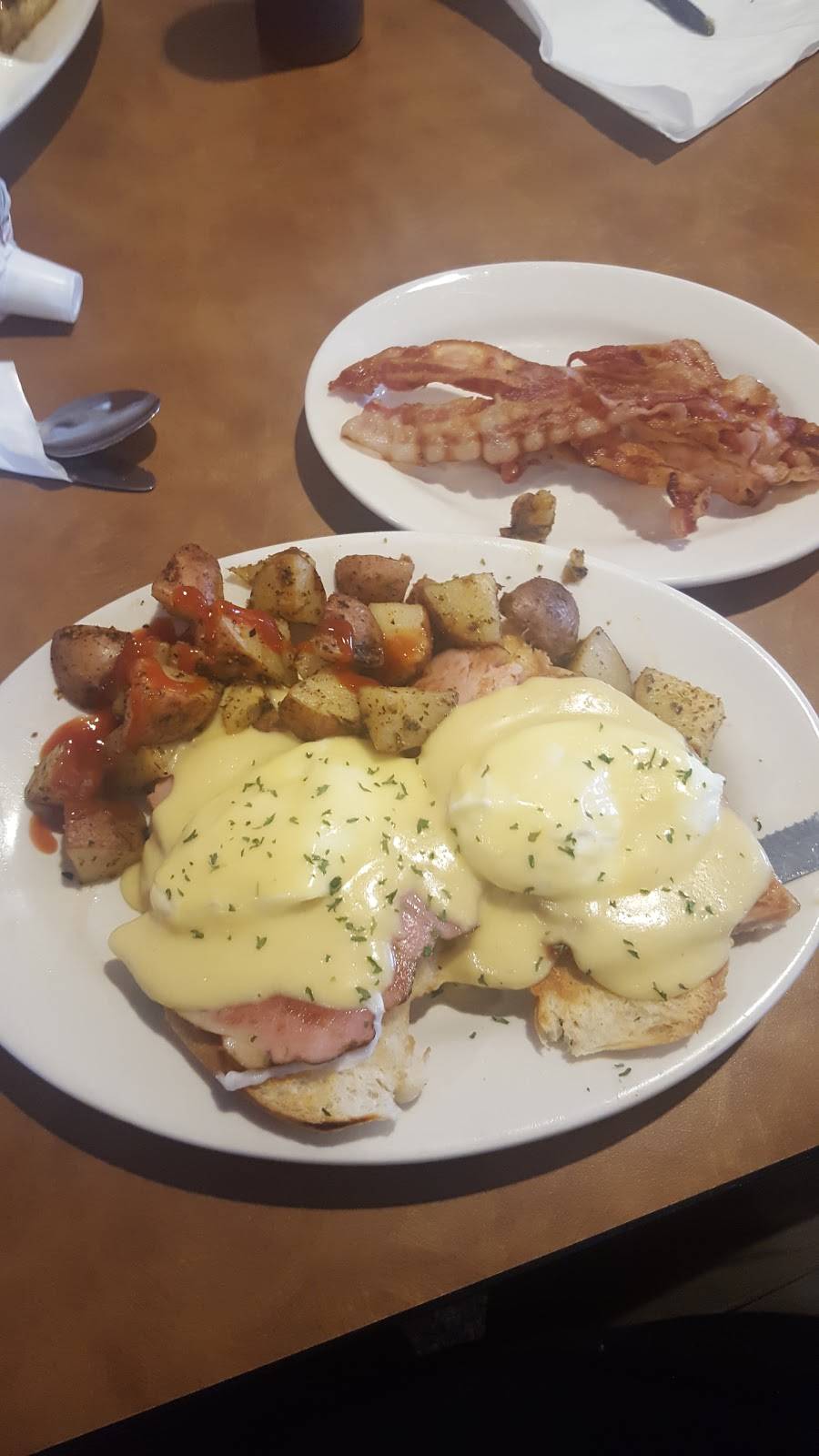 The Phoenix Restaurant | restaurant | 140 Huttleston Ave, Fairhaven, MA 02719, USA | 7749927586 OR +1 774-992-7586