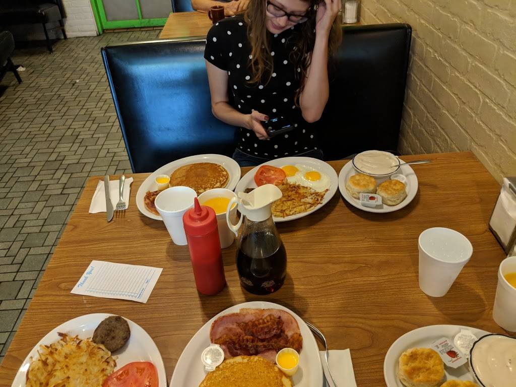 Hungry Bear Pancake & Bar-B-Q | restaurant | 1310 Main St, Murray, KY 42071, USA | 2707537641 OR +1 270-753-7641