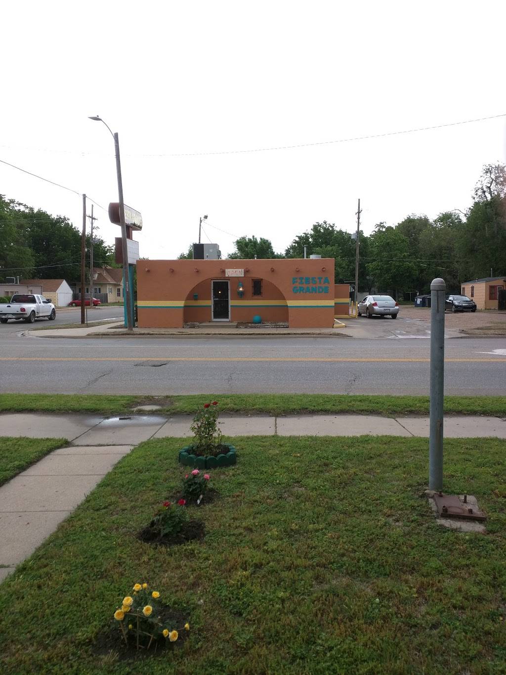 Fiesta Grande | restaurant | 600 E 4th Ave, Hutchinson, KS 67501, USA | 6206627351 OR +1 620-662-7351