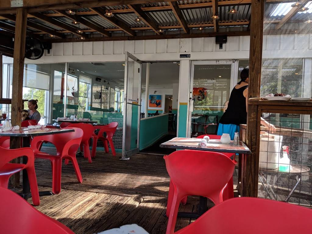 El Chile Cafe y Cantina | restaurant | 1809 Manor Rd, Austin, TX 78722, USA | 5124579900 OR +1 512-457-9900