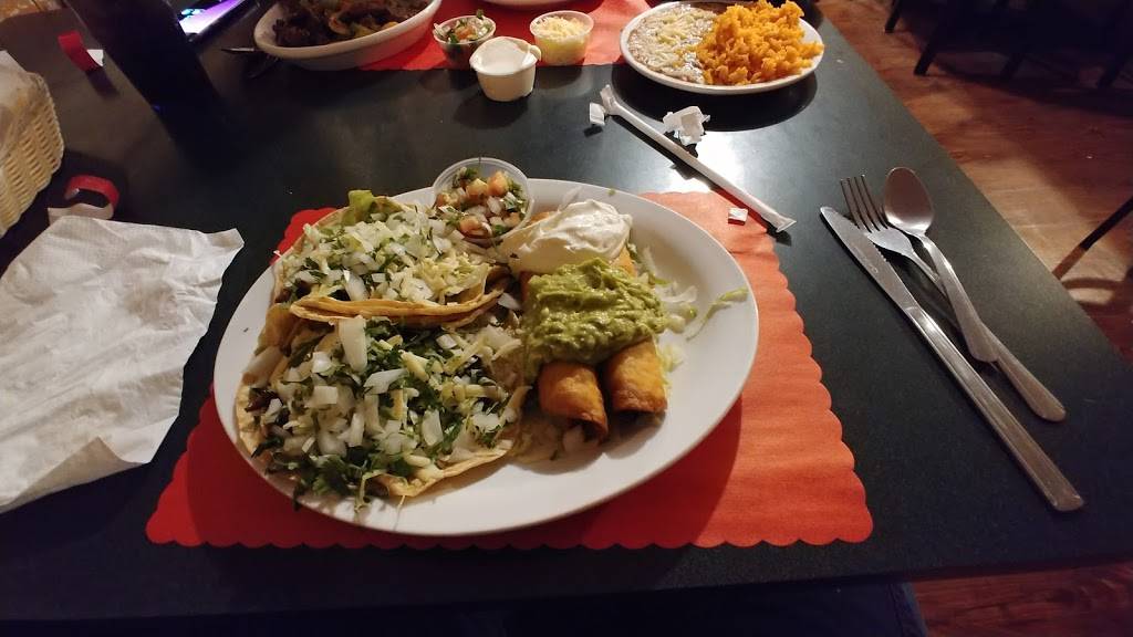 El Lago | restaurant | 2216 Sheridan Rd, Zion, IL 60099, USA | 8477462770 OR +1 847-746-2770