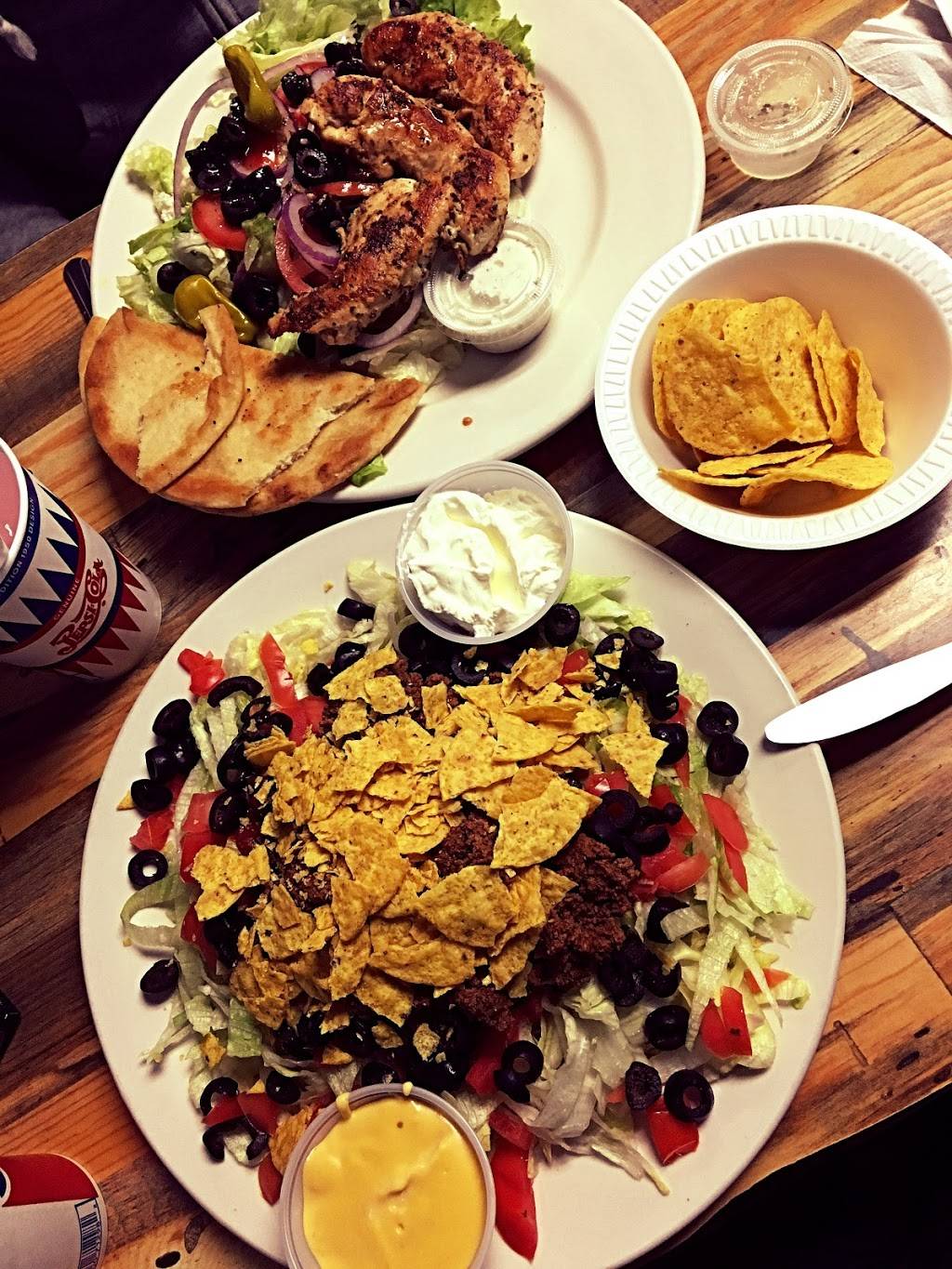 John & Marys | restaurant | 13485 Broadway, Alden, NY 14004, USA | 7169373311 OR +1 716-937-3311