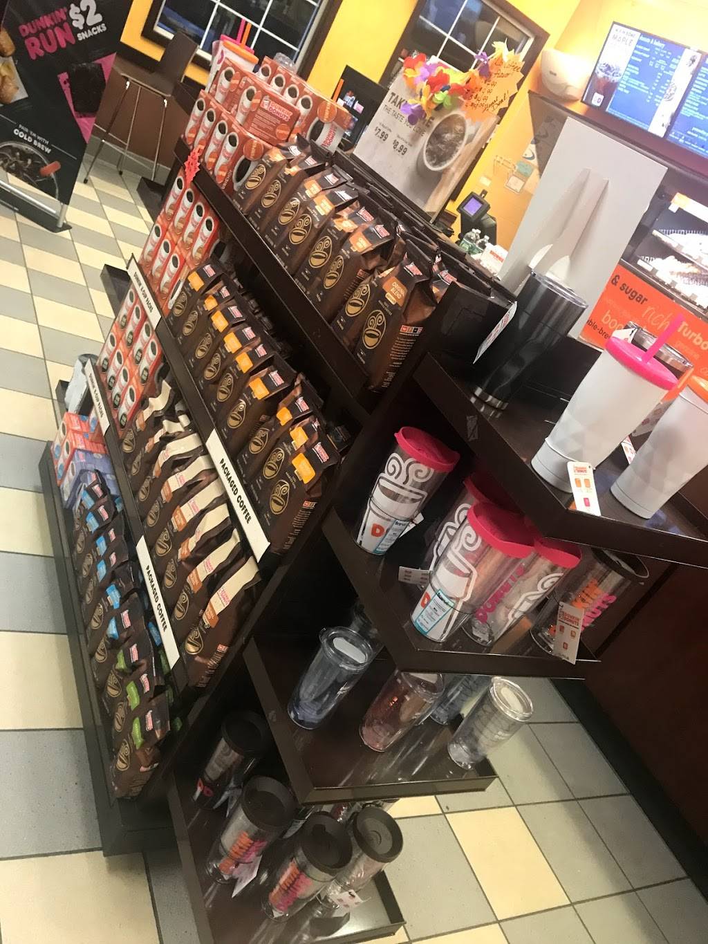 Dunkin | cafe | 3 Main St, Winsted, CT 06098, USA | 8607384000 OR +1 860-738-4000