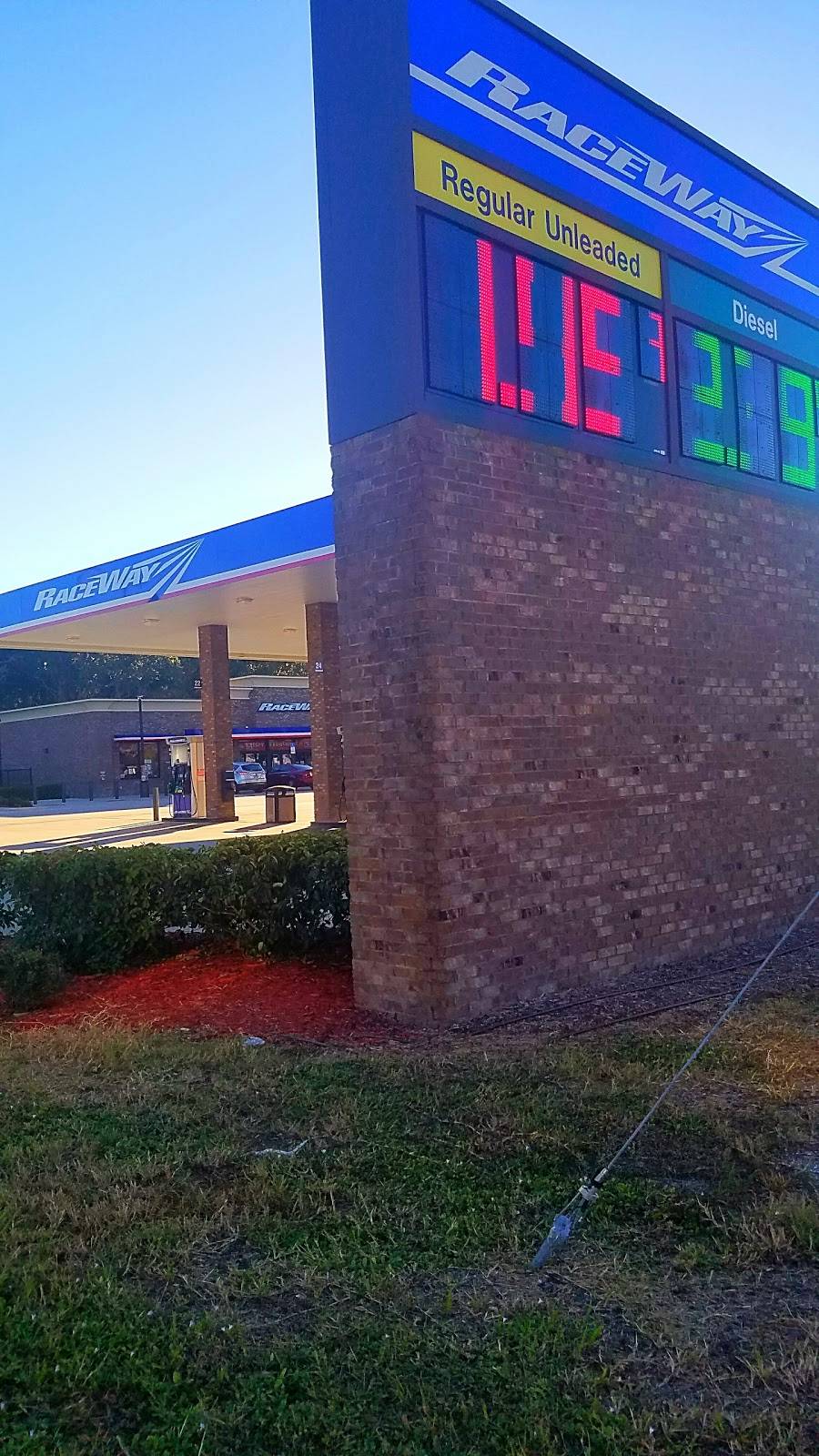 Raceway Gas station & Krispy Krunchy Chicken | restaurant | 2455 US-1, Mims, FL 32754, USA | 3212258925 OR +1 321-225-8925